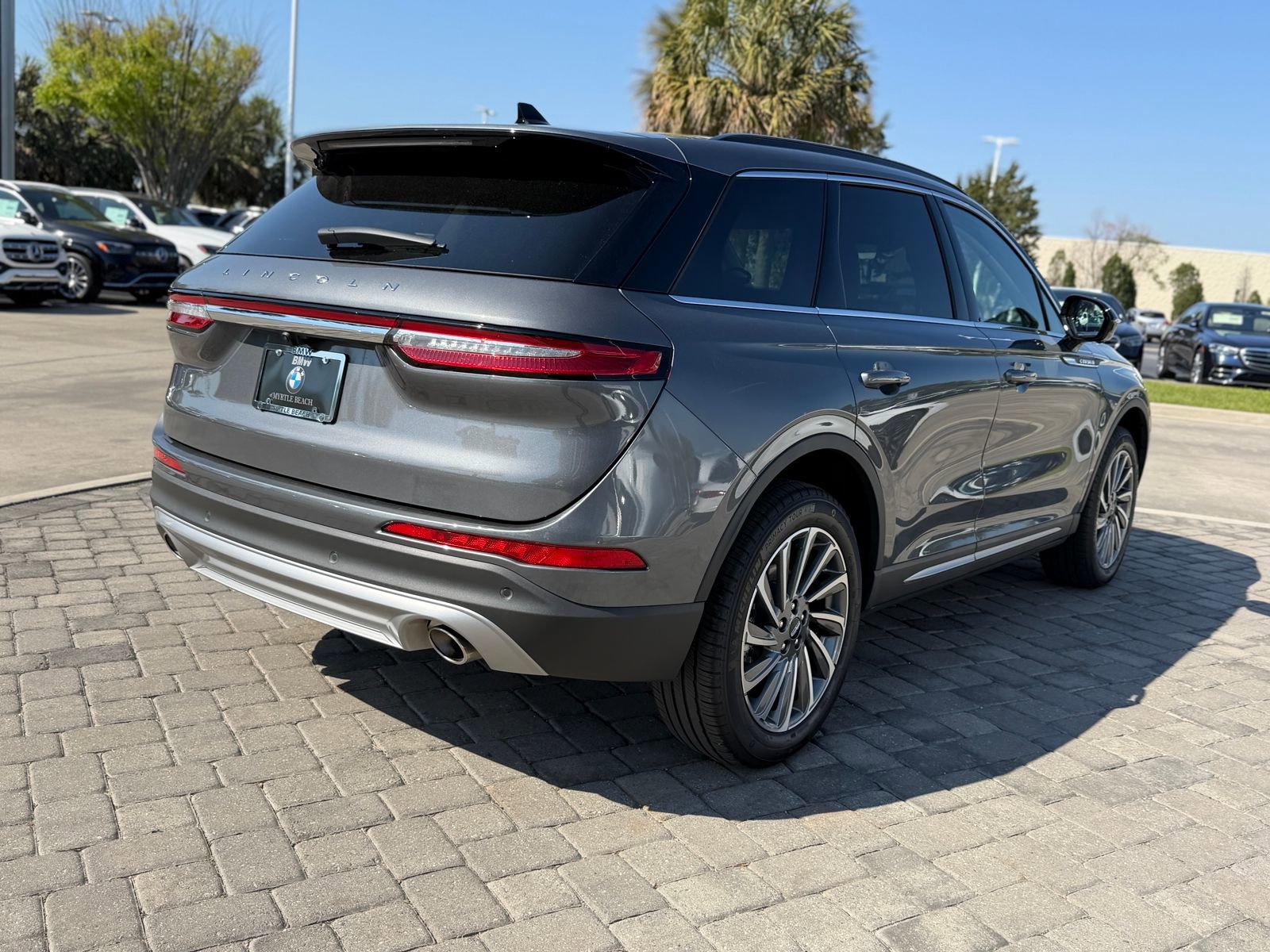 Used 2025 Lincoln Corsair Reserve image 9