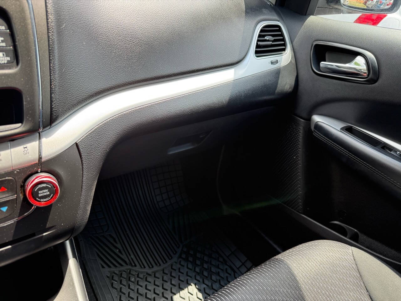 Used 2017 Dodge Journey SE w/ Flexible Seating Group FWD image 27
