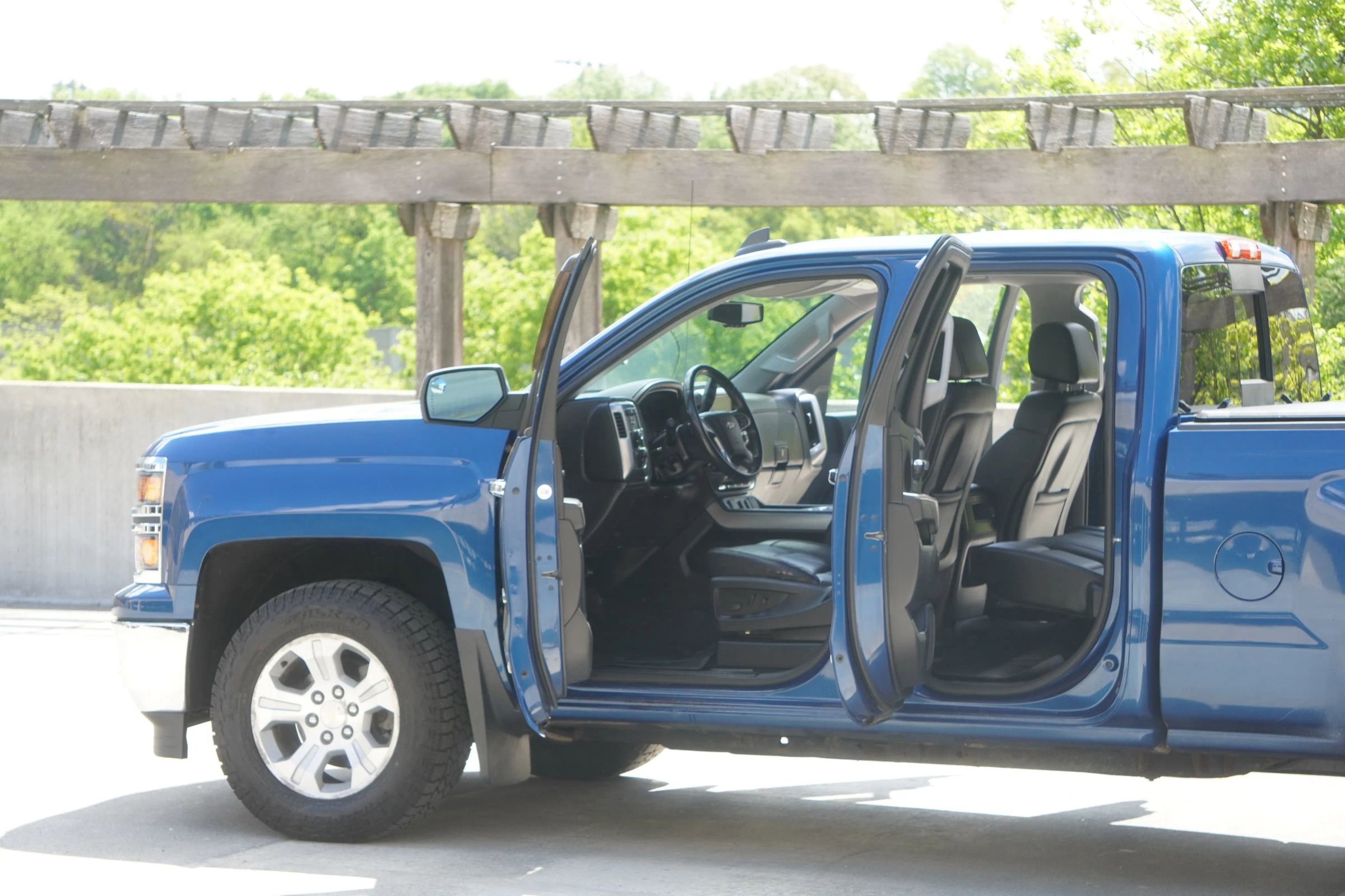 Used 2015 Chevrolet Silverado 1500 LTZ Z71 AWD/4WD image 18
