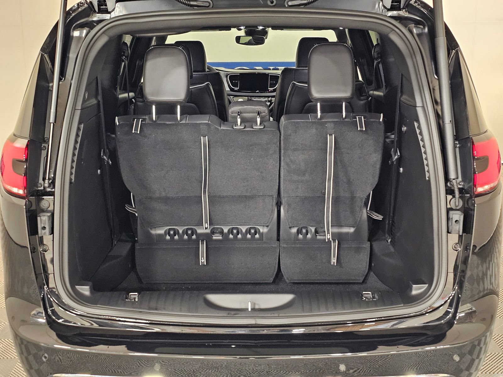 New 2026 Chrysler Pacifica Limited image 34