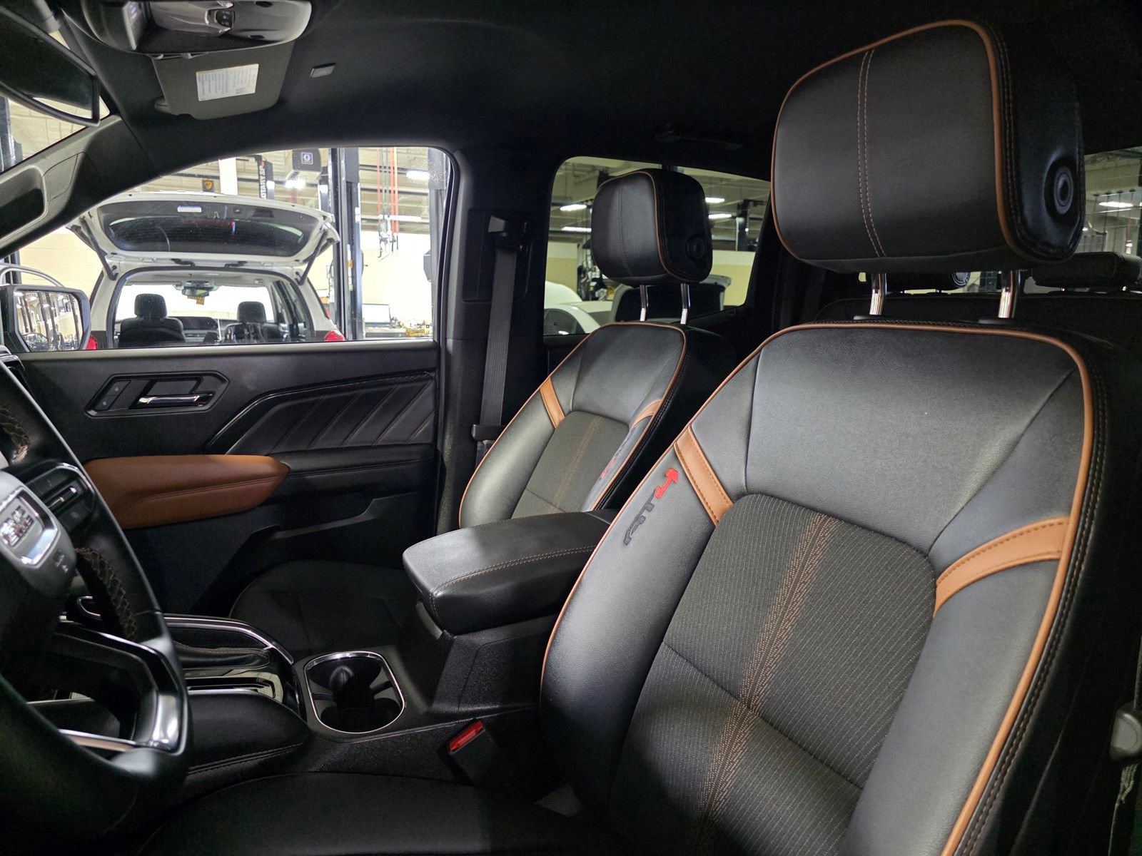 Used 2025 GMC Canyon AT4 AWD/4WD image 25