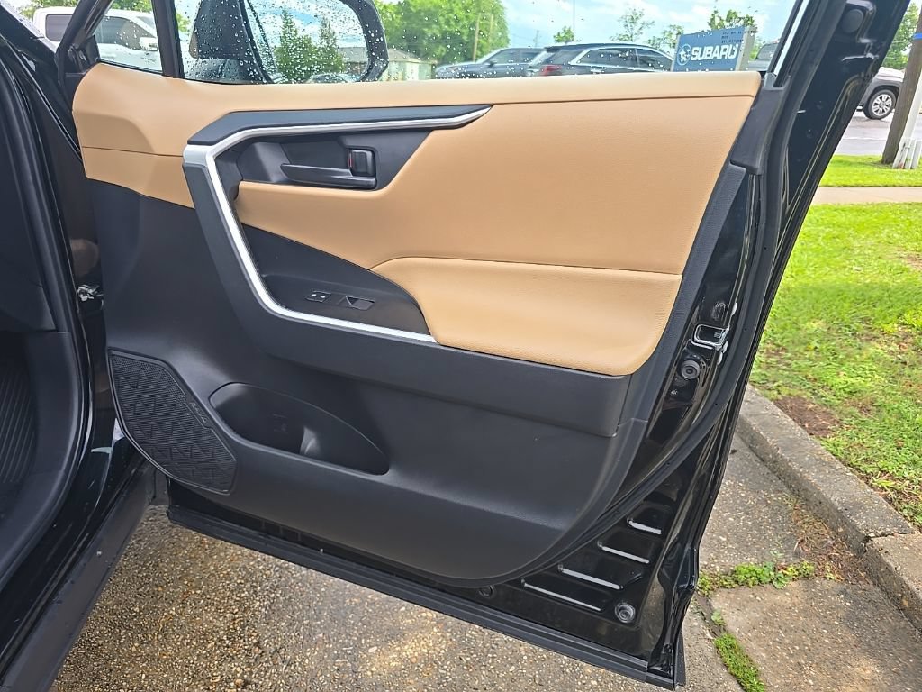 Used 2024 Toyota RAV4 LE AWD/4WD image 36
