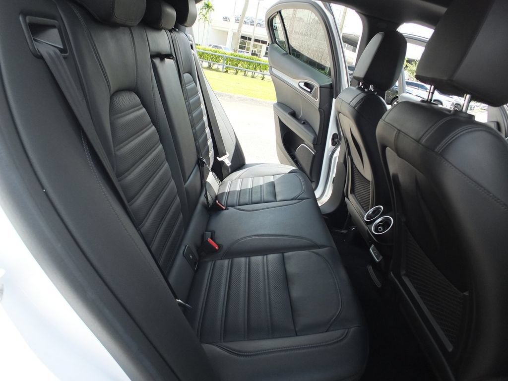 Used 2023 Alfa Romeo Stelvio Veloce AWD/4WD image 22