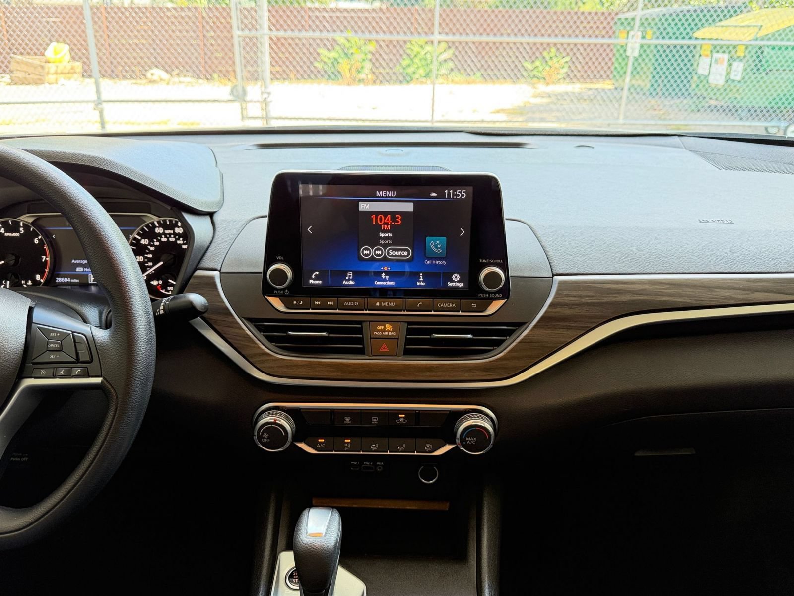 Used 2025 Nissan Altima 2.5 SV FWD image 14