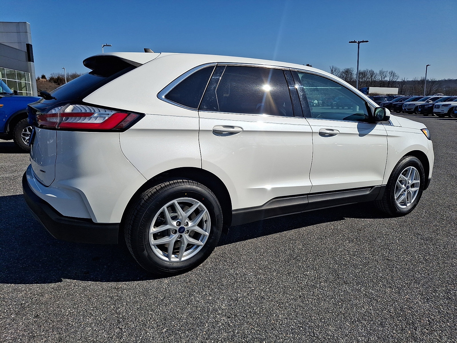Certified 2022 Ford Edge SEL w/ Convenience Package AWD/4WD image 6