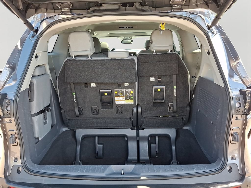 Used 2023 Toyota Sienna XLE FWD image 27