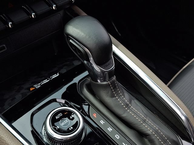 Used 2025 GMC Canyon Denali AWD/4WD image 15
