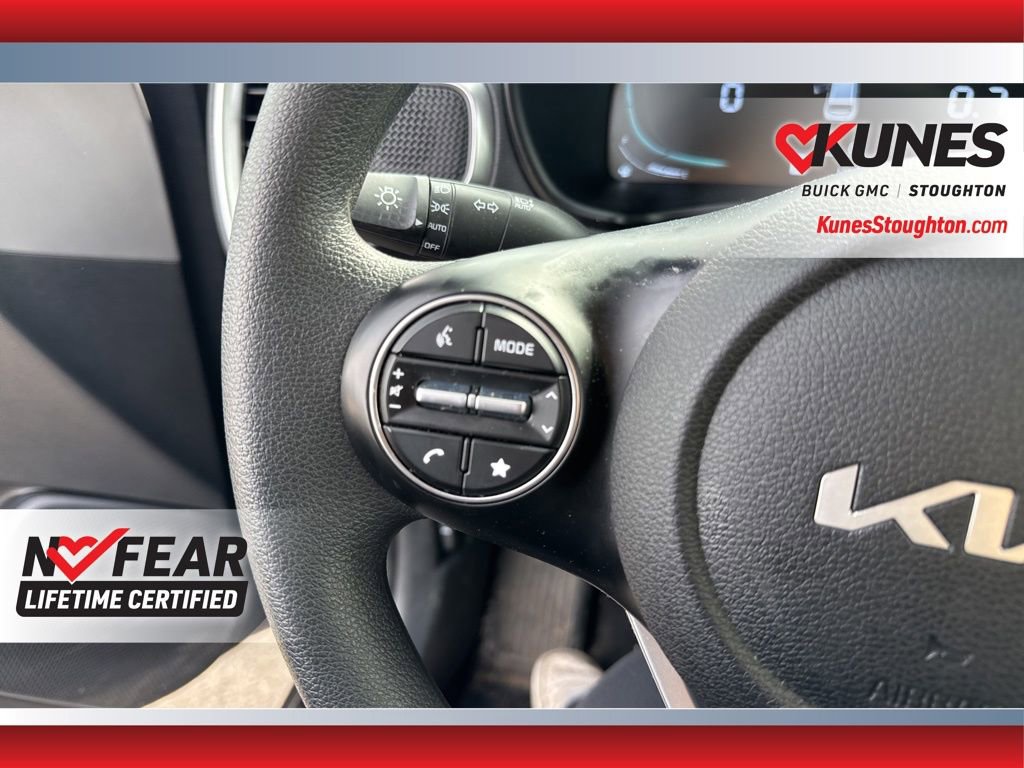 Used 2025 Kia Soul LX FWD image 25