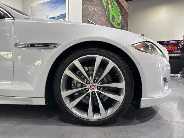 Used 2016 Jaguar XJ R-Sport RWD image 85
