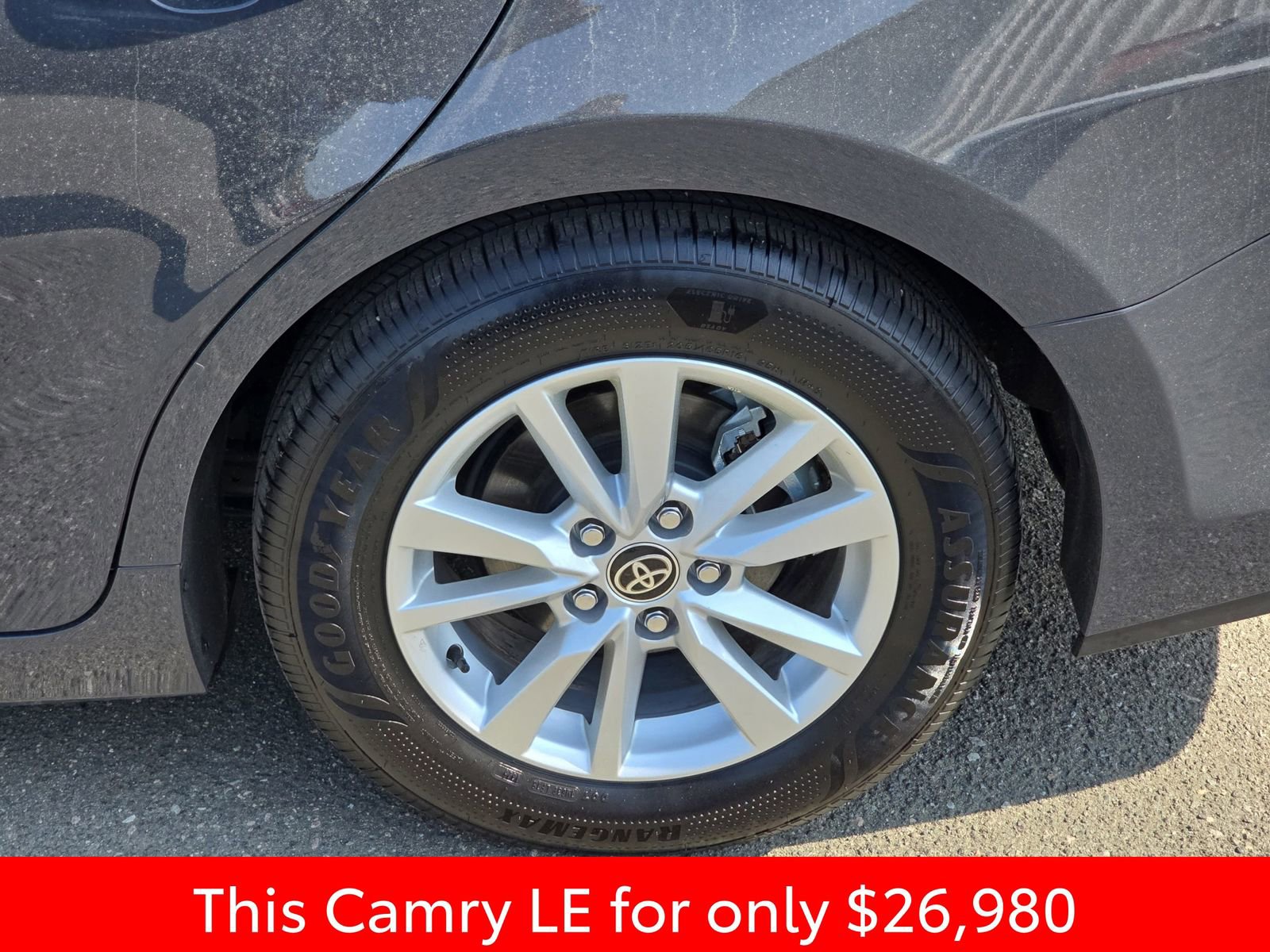 Used 2025 Toyota Camry LE w/ Convenience Package image 38