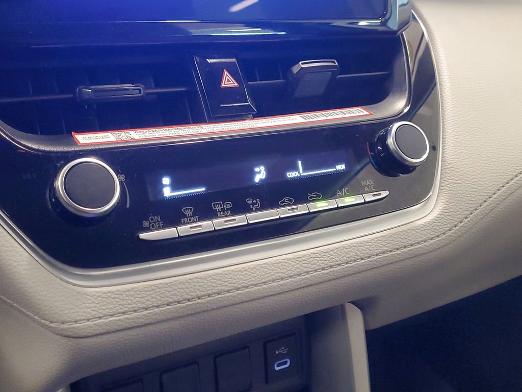 Used 2025 Toyota Corolla Cross L image 27