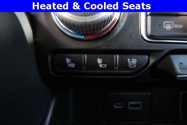 Used 2023 GMC Yukon XL AT4 w/ Technology Package image 2