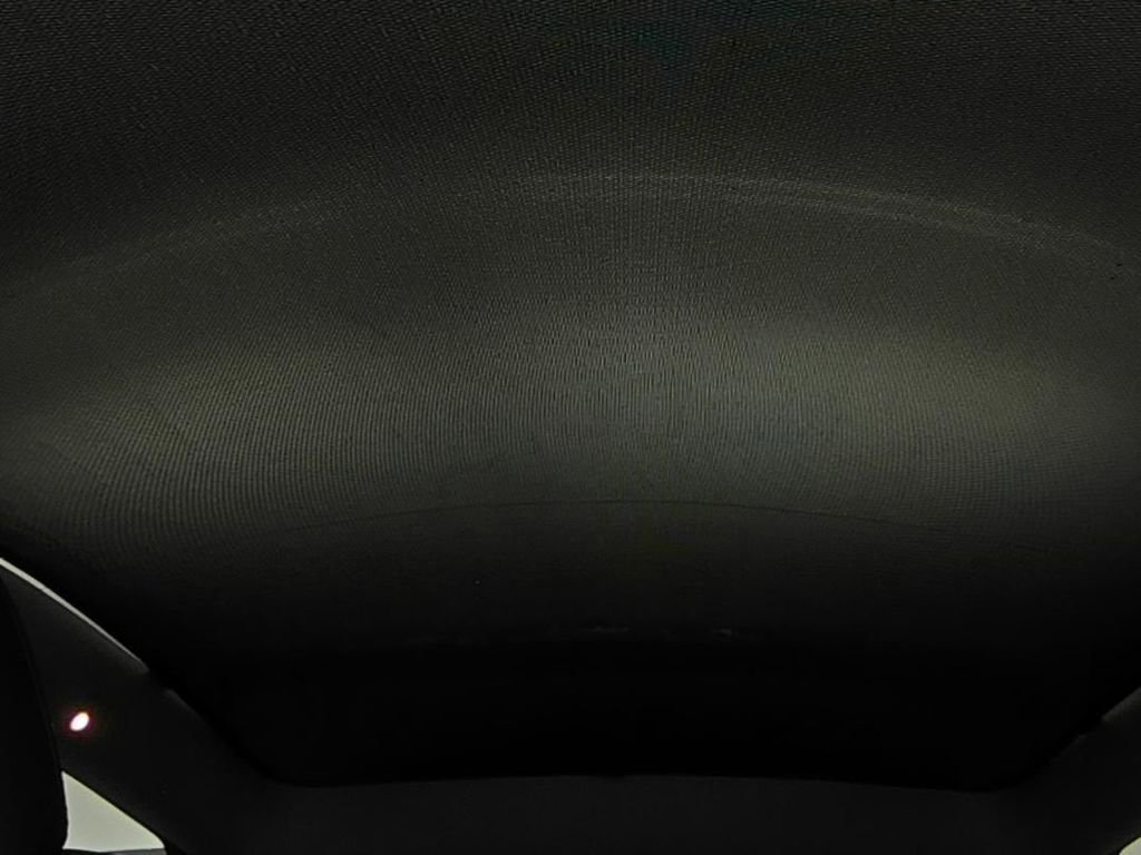 Used 2022 Tesla Model Y Performance AWD/4WD image 17
