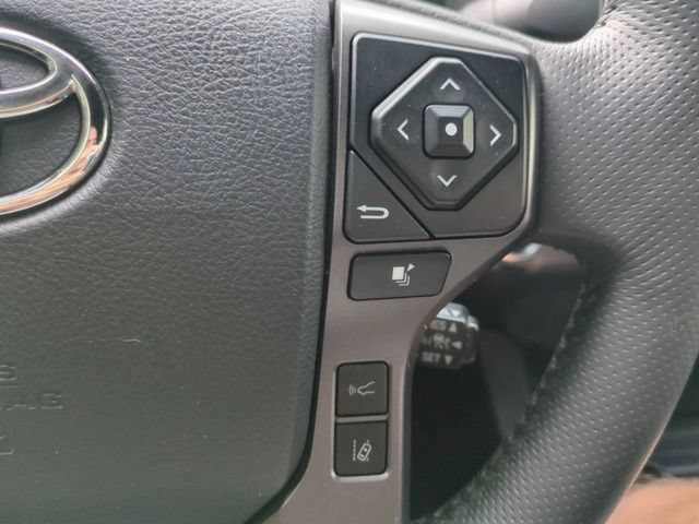 Used 2018 Toyota Tacoma TRD Off-Road AWD/4WD image 30