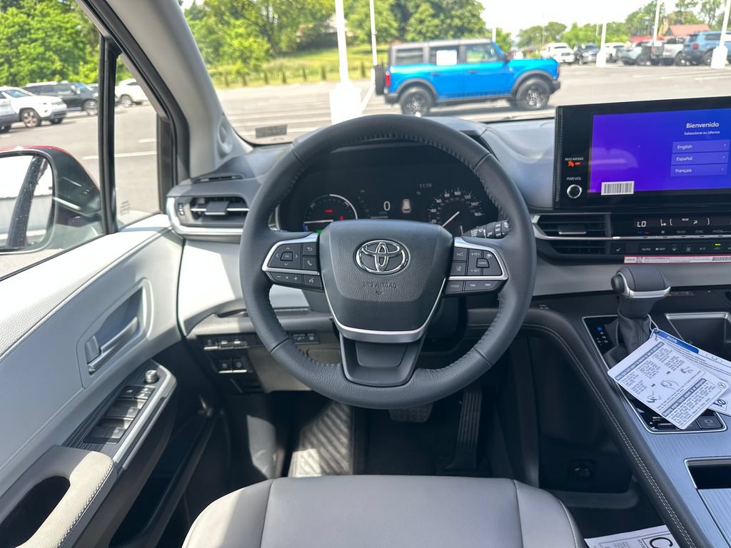 Used 2026 Toyota Sienna XLE AWD/4WD image 18