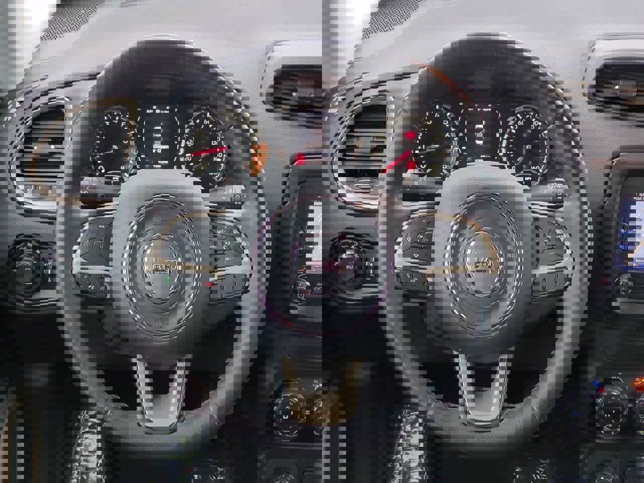 Used 2016 Jeep Renegade Latitude image 22