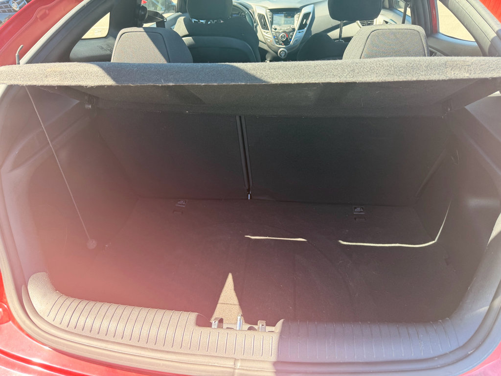 Used 2017 Hyundai Veloster Value Edition FWD image 8