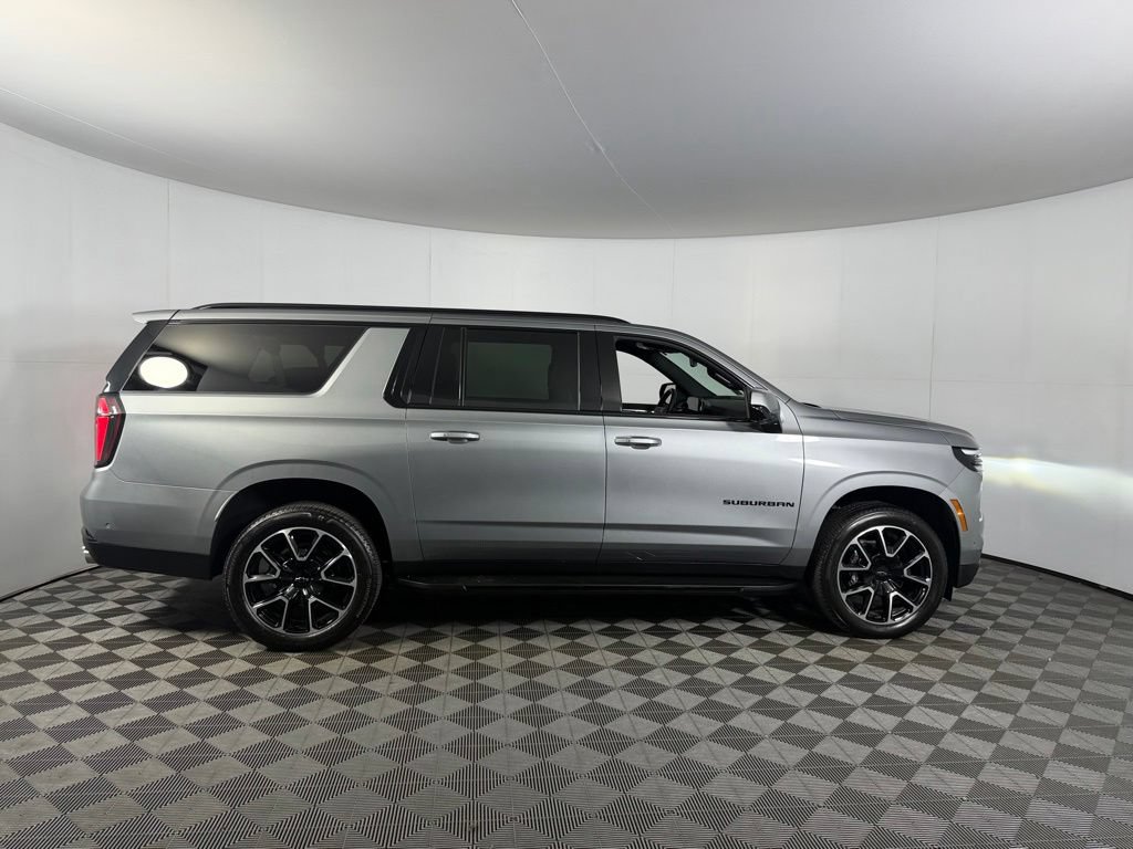 Used 2026 Chevrolet Suburban RST RWD image 6