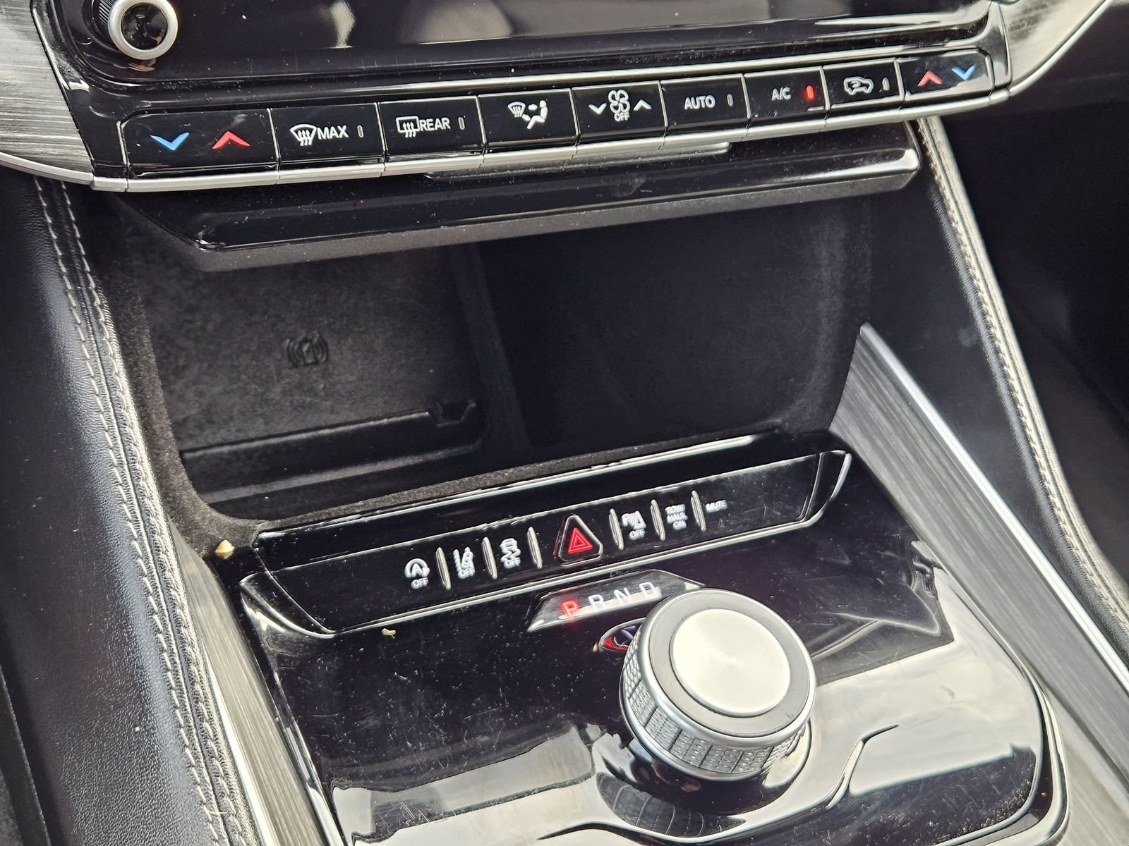 Used 2024 Jeep Wagoneer Series II w/ Flexible Seating Group RWD image 20