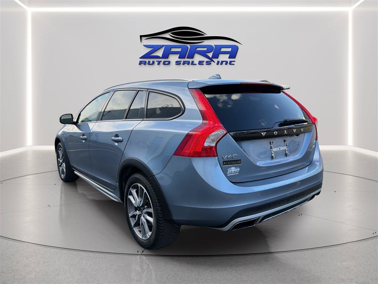 Used 2017 Volvo V60 T5 Cross Country Platinum w/ Climate Package AWD/4WD image 5
