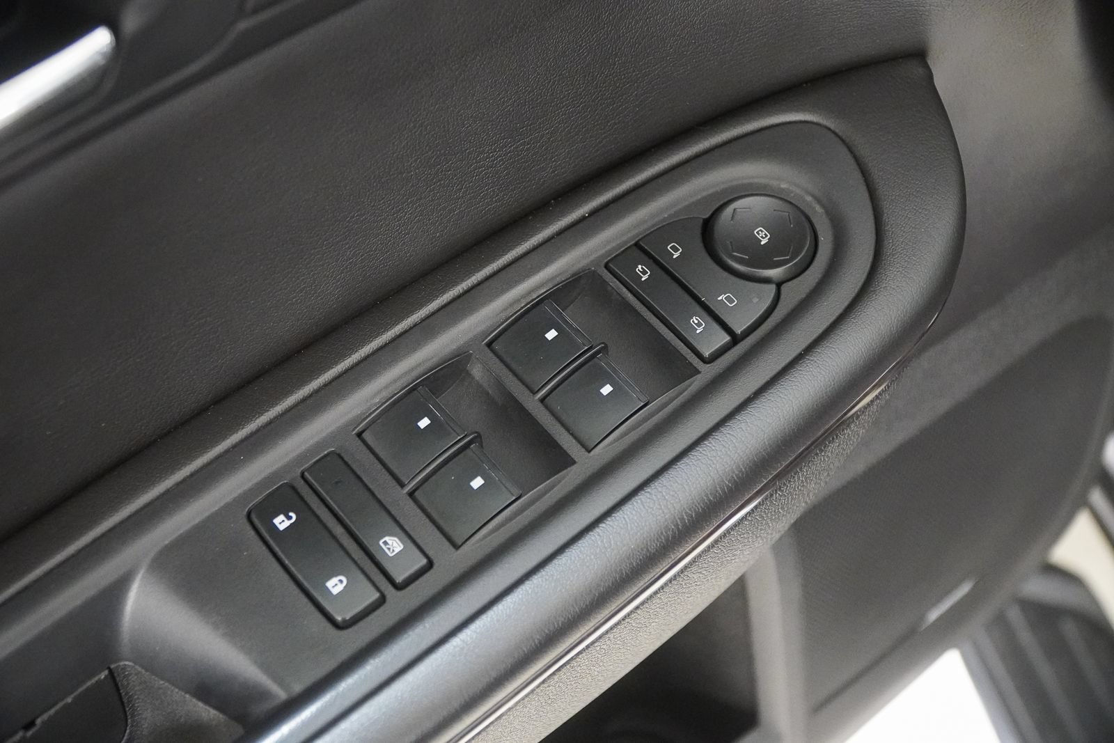 Used 2016 Chevrolet Traverse LTZ w/ LPO, 'HIT The Road' Package AWD/4WD image 21