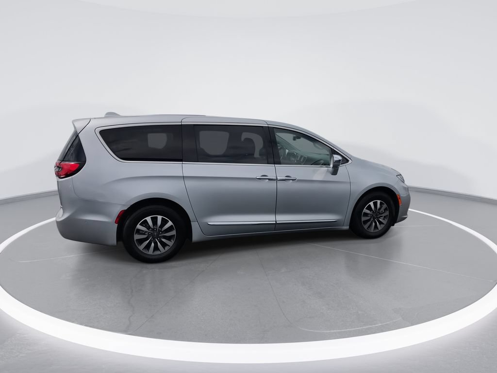 Used 2022 Chrysler Pacifica Limited w/ Uconnect Theater Family Group FWD image 8