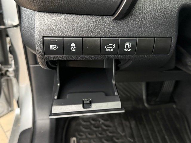 Used 2019 Toyota Camry SE image 24