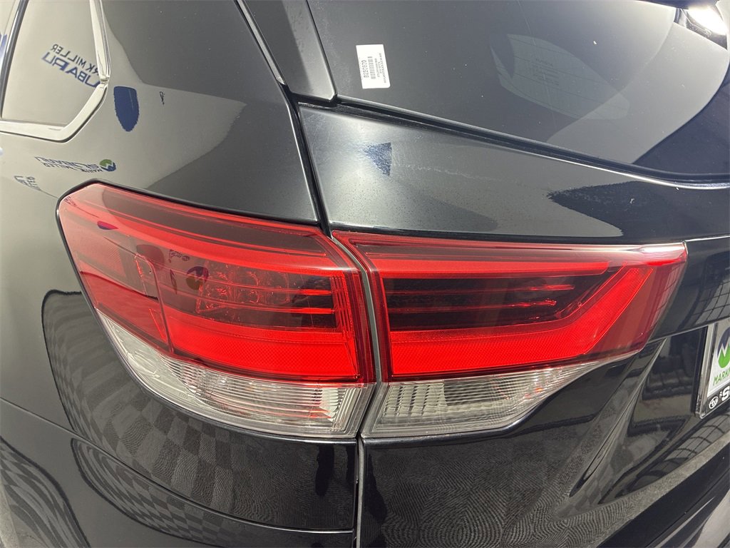 Used 2019 Toyota Highlander XLE image 11