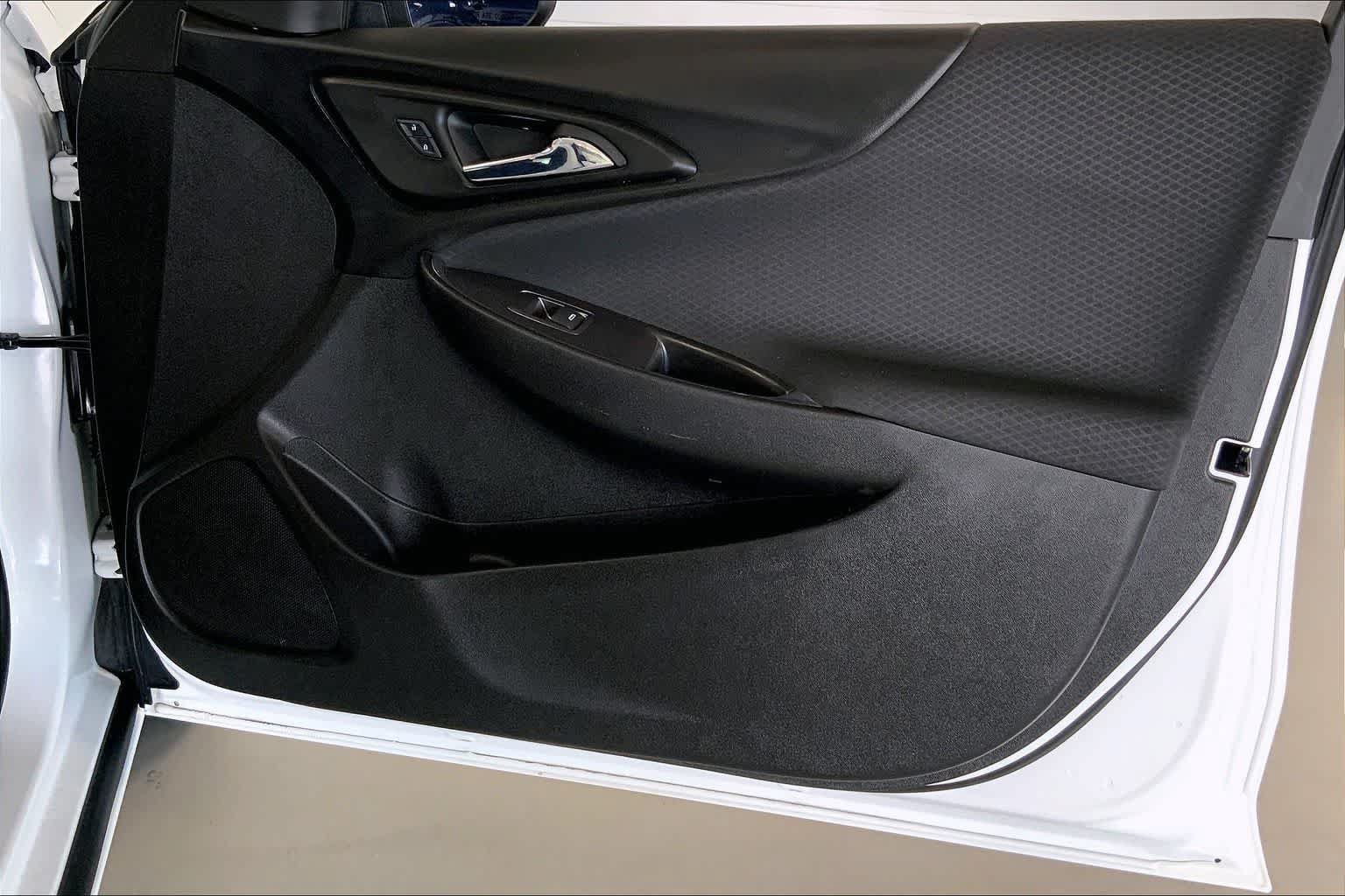 Used 2017 Chevrolet Malibu LT FWD image 26