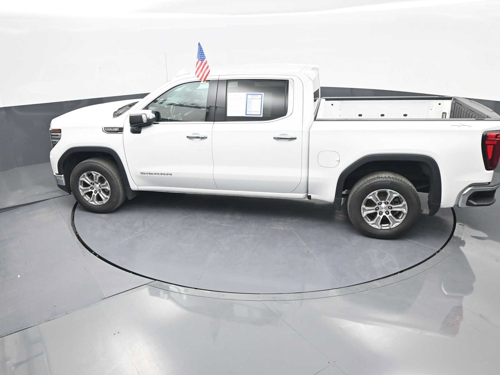 Used 2024 GMC Sierra 1500 SLT AWD/4WD image 14