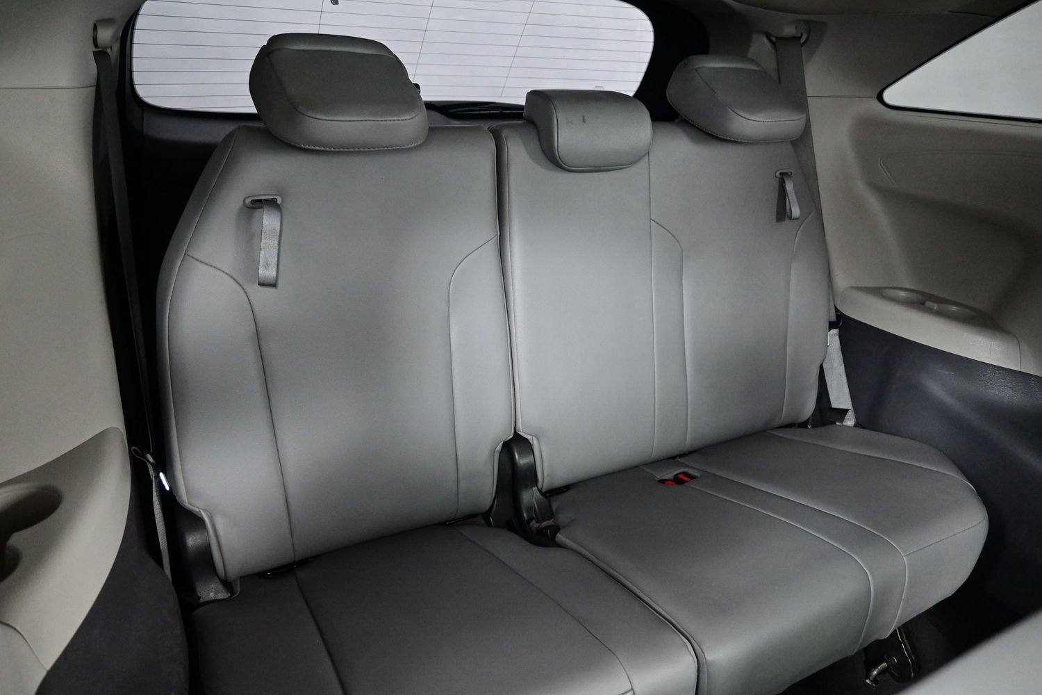 Used 2022 Toyota Sienna XLE FWD image 17