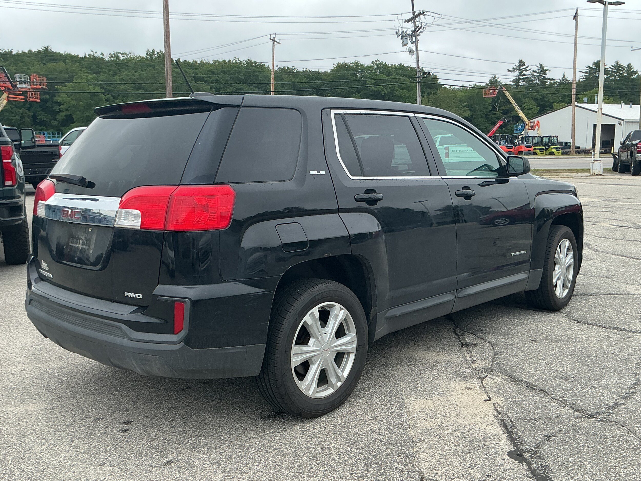 Used 2017 GMC Terrain SLE AWD/4WD image 3