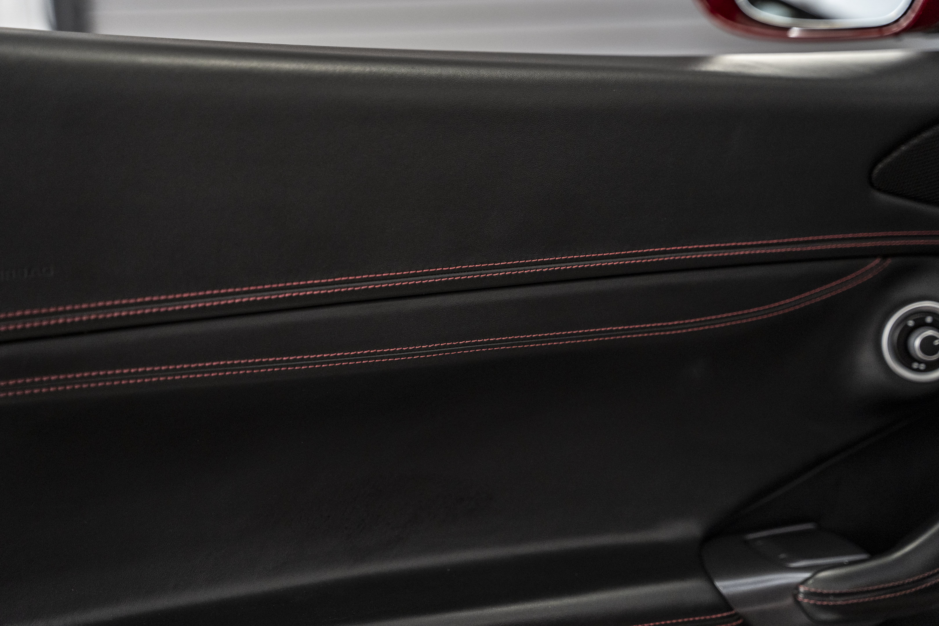 Used 2019 Ferrari Portofino RWD image 18
