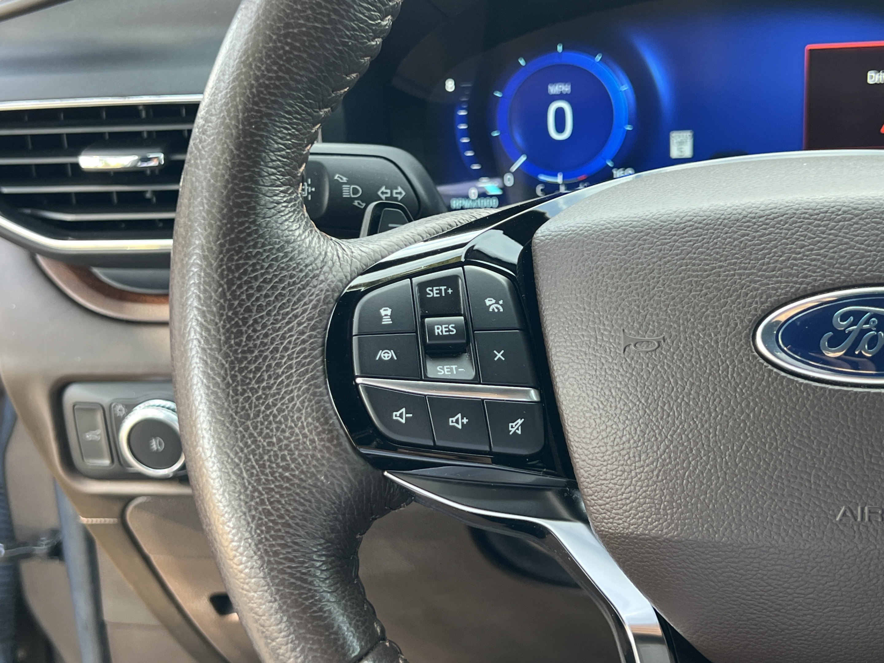 Used 2021 Ford Explorer King Ranch w/ Premium Technology Package RWD image 14
