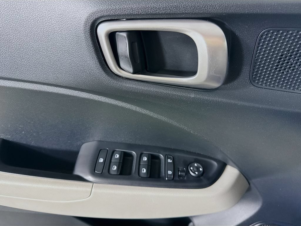 Certified 2024 Hyundai Venue SEL FWD image 24