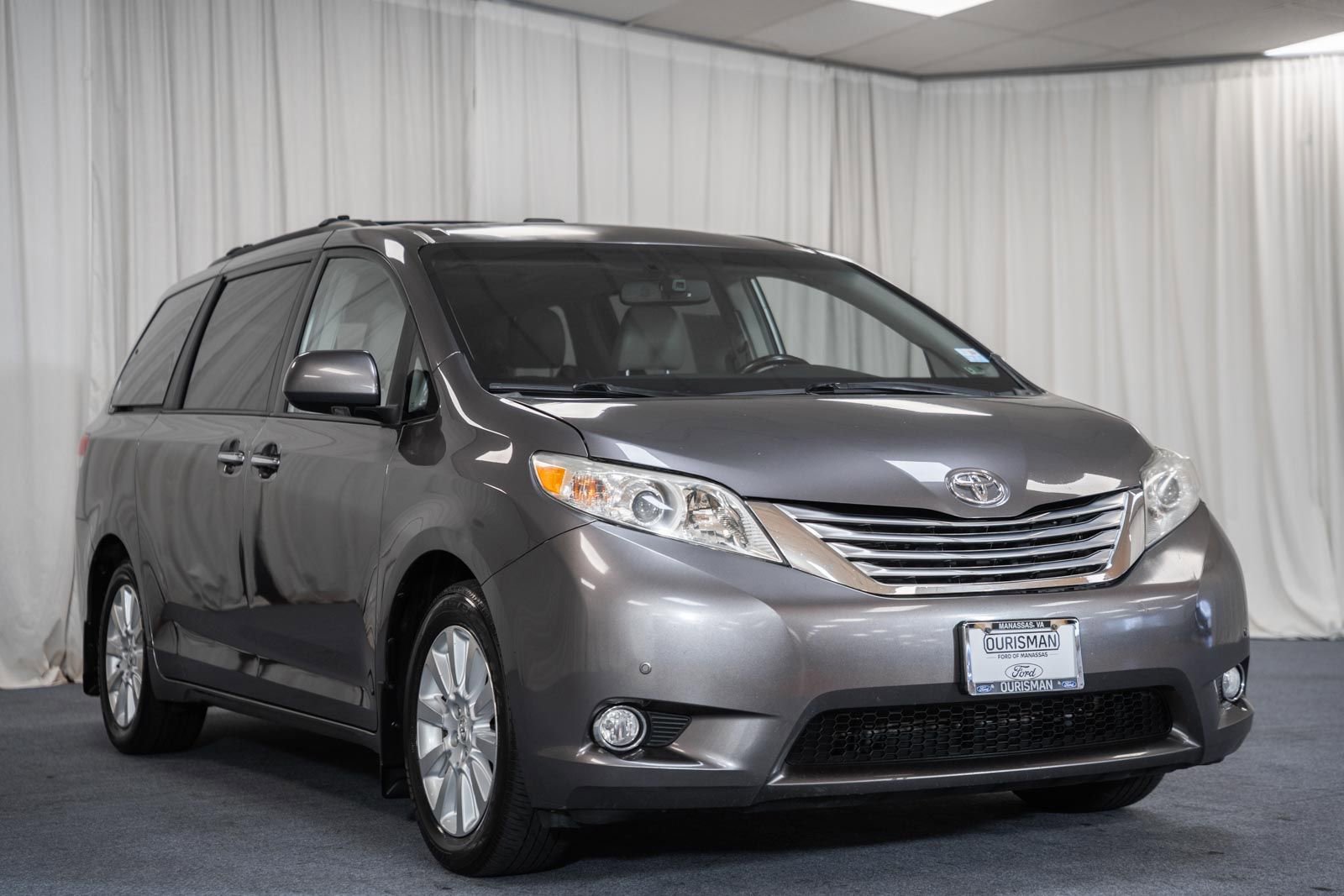 Used 2011 Toyota Sienna Limited w/ Premium Pkg image 1