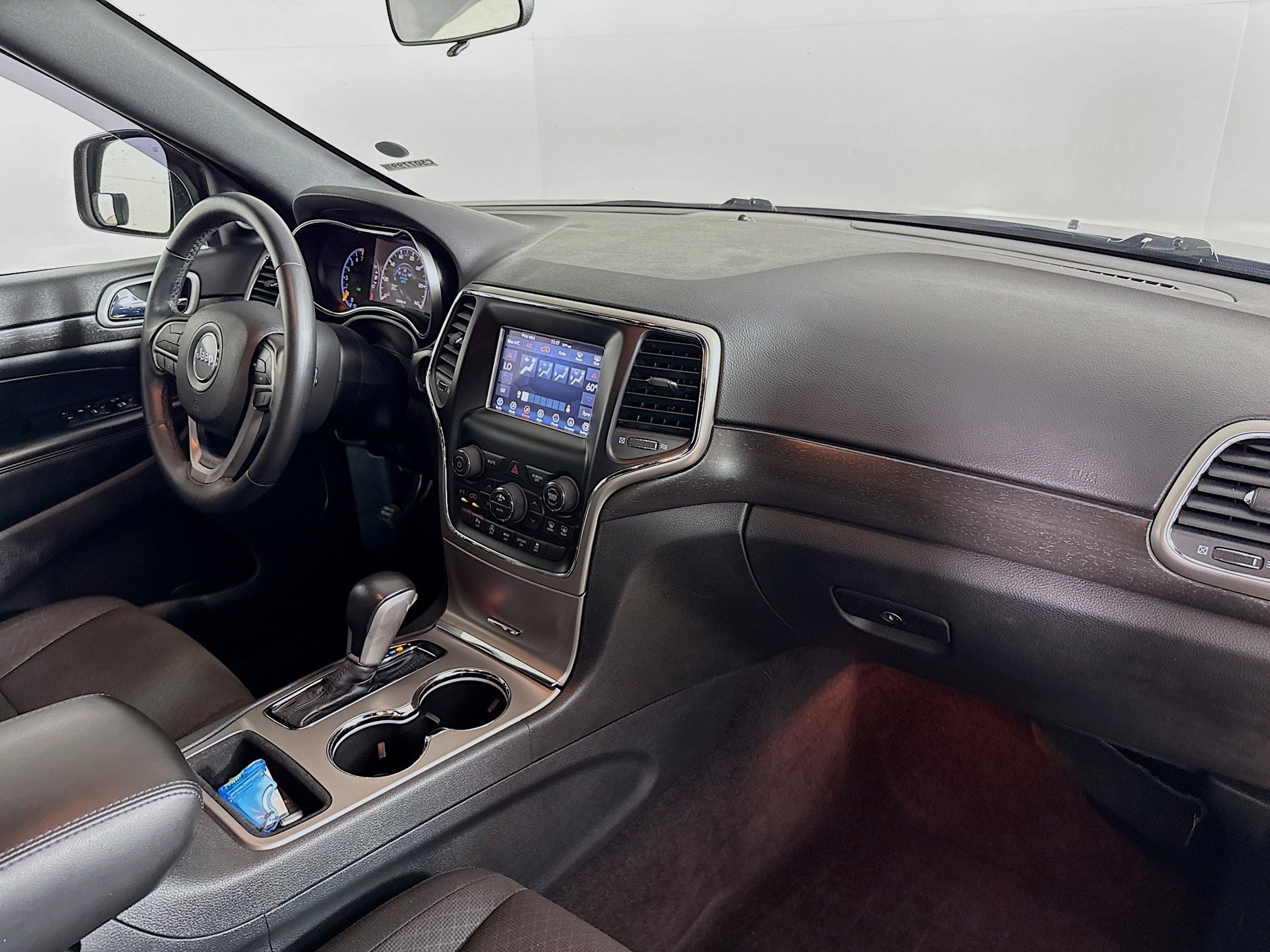 Used 2018 Jeep Grand Cherokee Laredo image 35