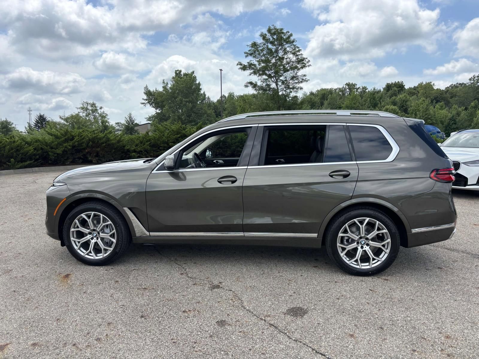 New 2026 BMW X7 xDrive40i w/ Premium Package image 4