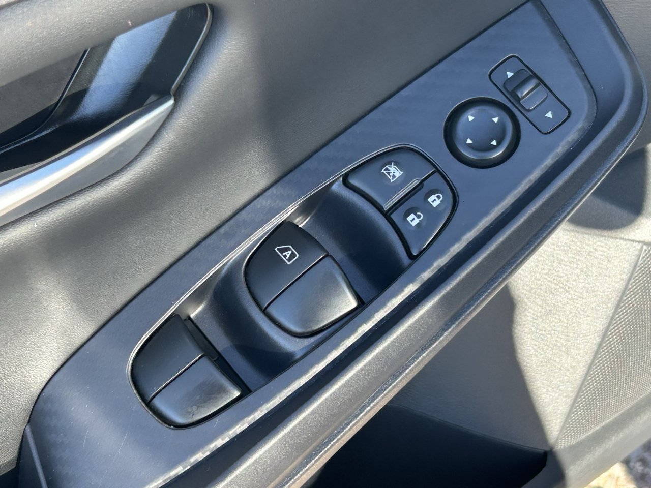 Used 2024 Nissan Sentra SV FWD image 23