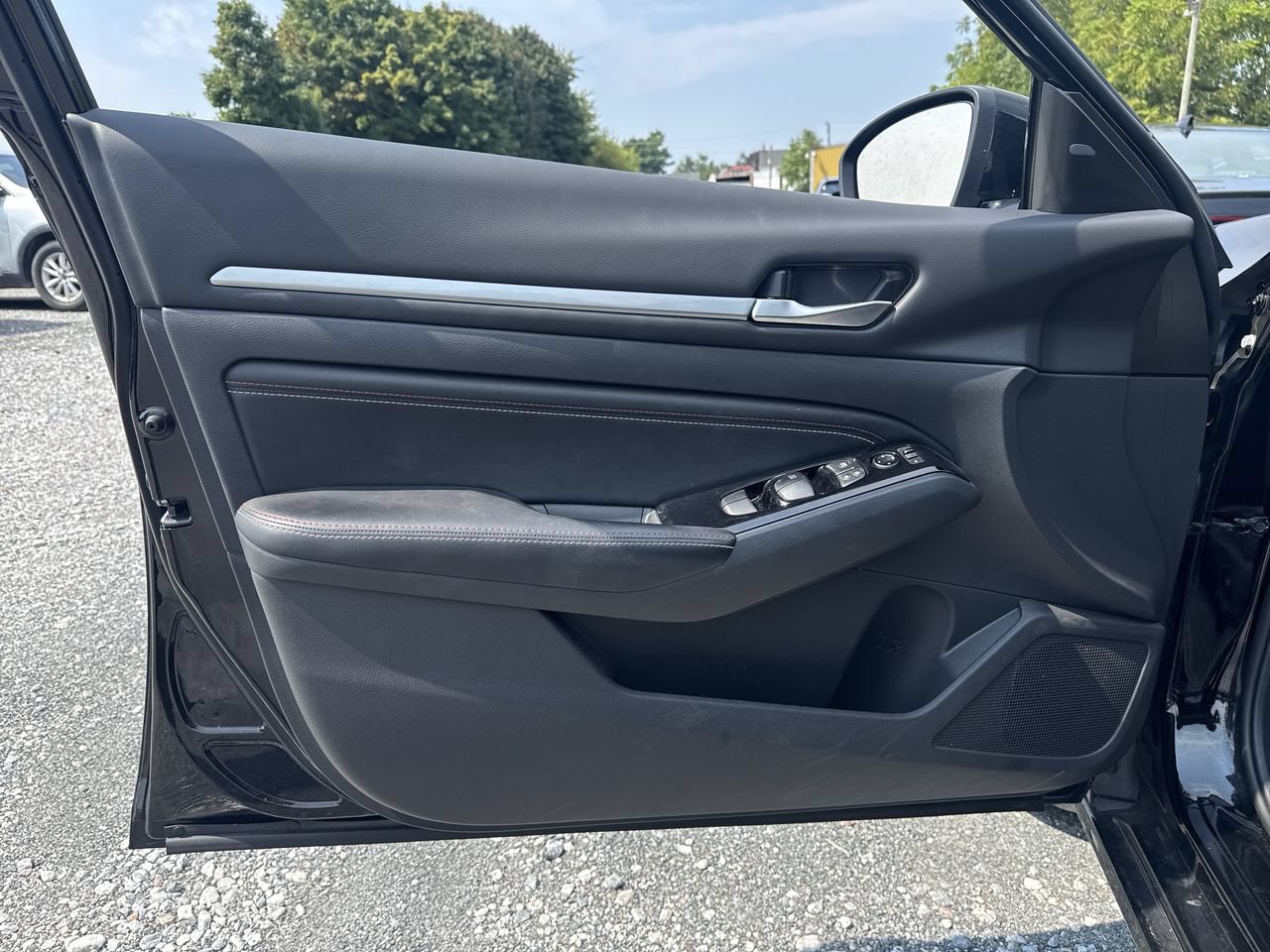 Used 2023 Nissan Altima 2.5 SR w/ SR Premium Package FWD image 2