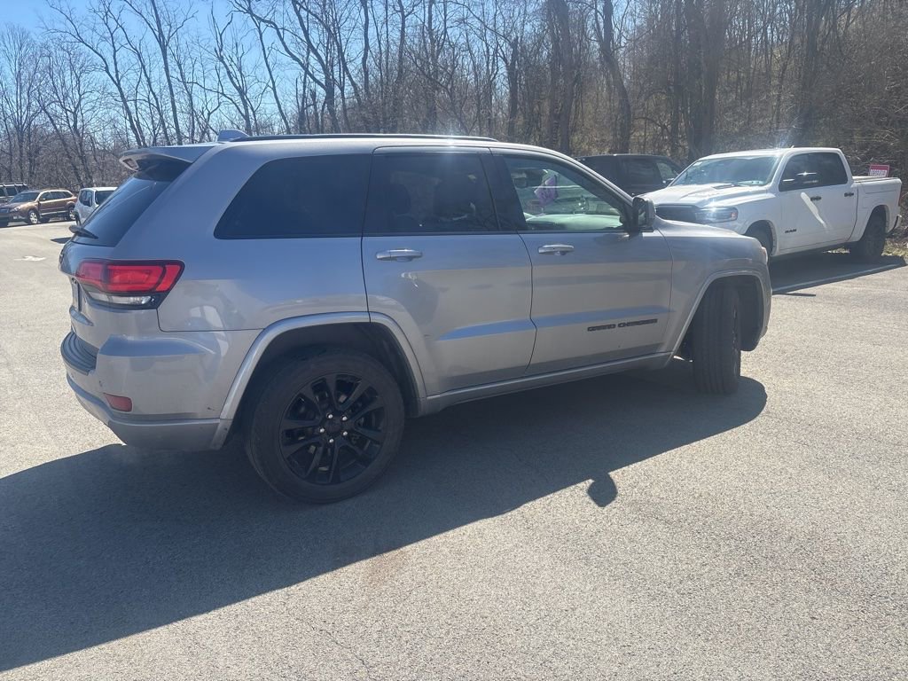 Used 2020 Jeep Grand Cherokee Altitude image 4