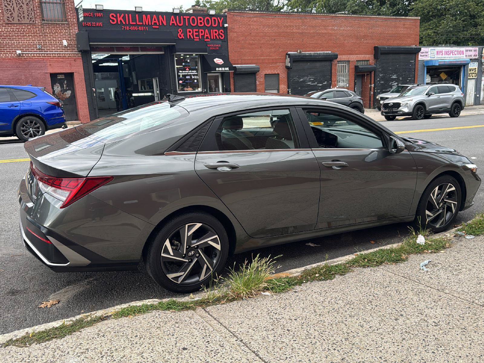 Used 2025 Hyundai Elantra Limited FWD image 7