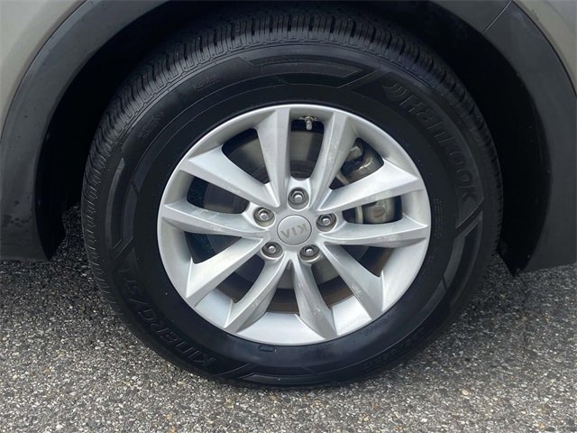 Used 2017 Kia Sorento L image 9