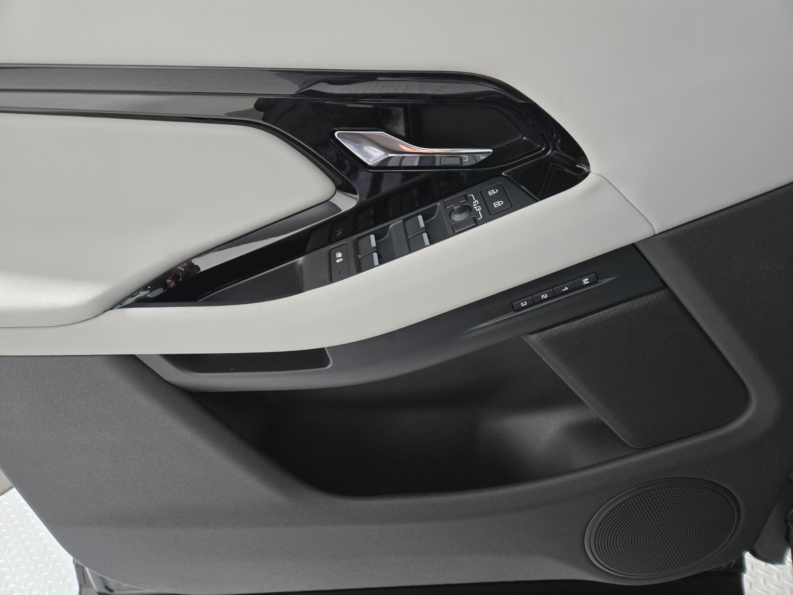 Used 2024 Land Rover Range Rover Evoque Dynamic SE image 22