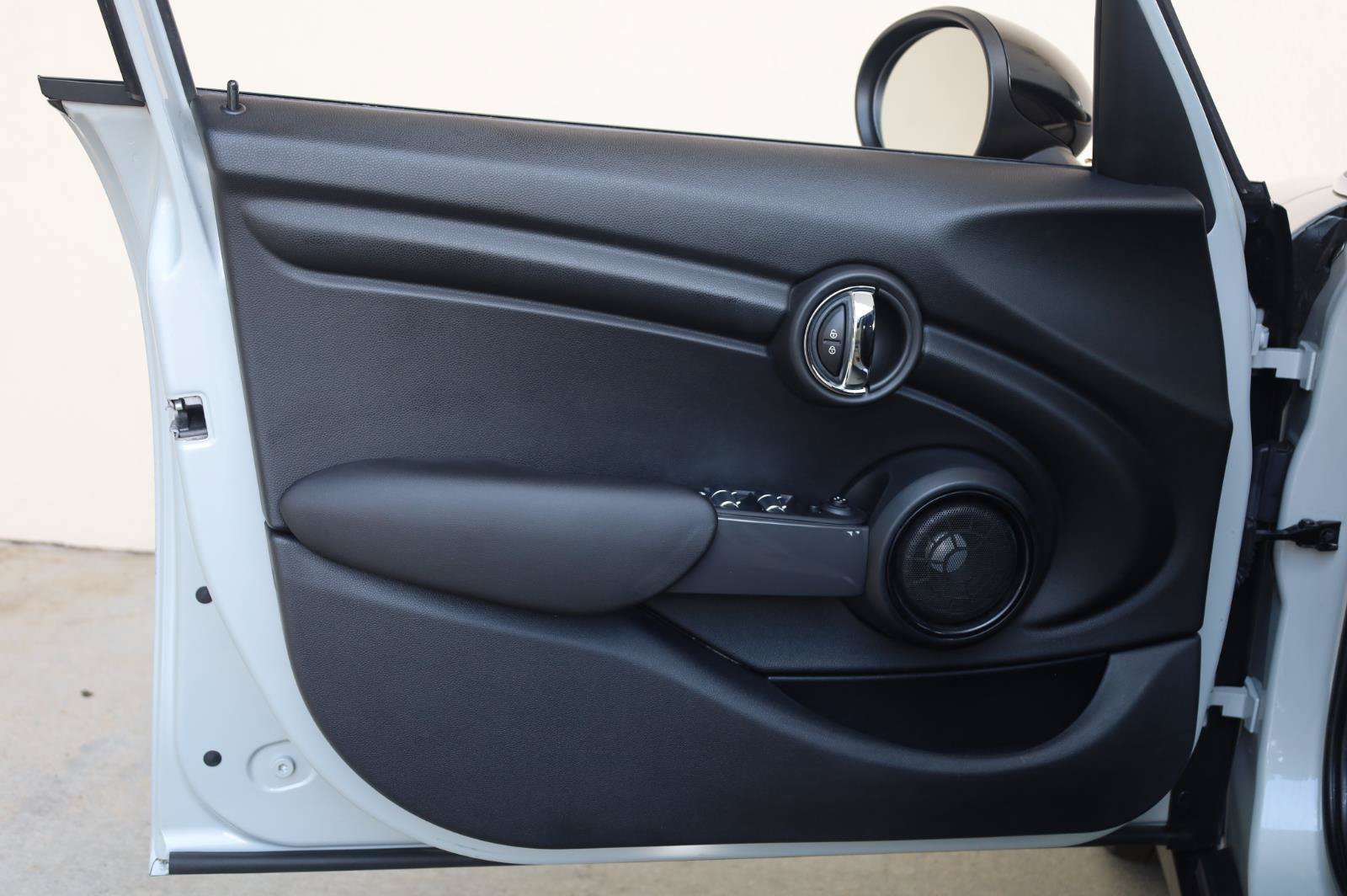 Used 2015 MINI Cooper 4-Door Hardtop FWD image 15