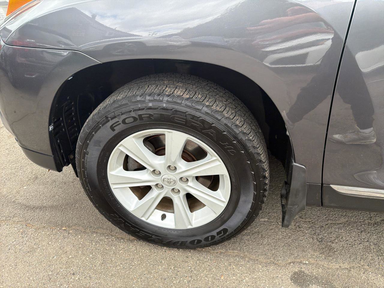 Used 2012 Toyota Highlander SE w/ Tow Pkg AWD/4WD image 11