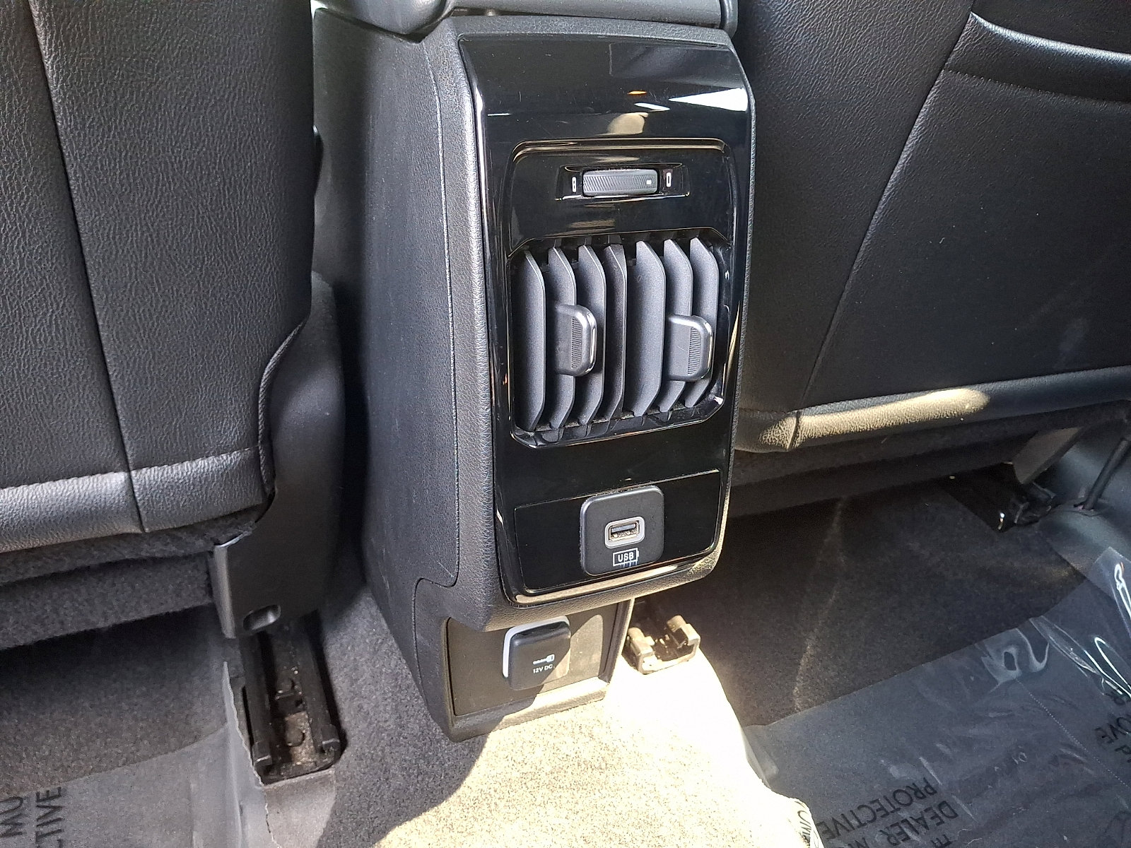 Used 2024 Jeep Compass Latitude image 11