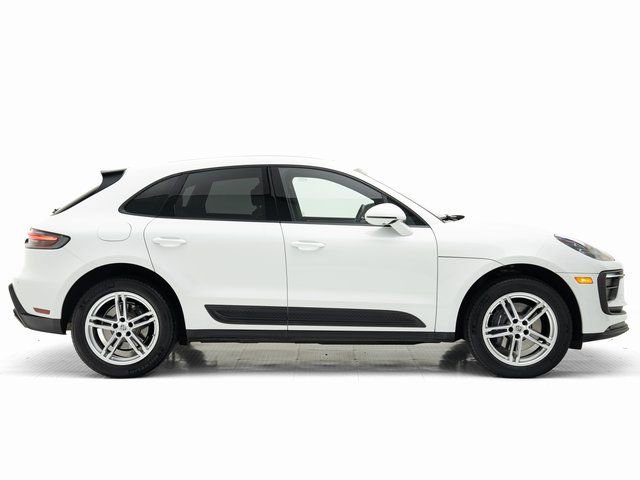 Certified 2025 Porsche Macan image 33