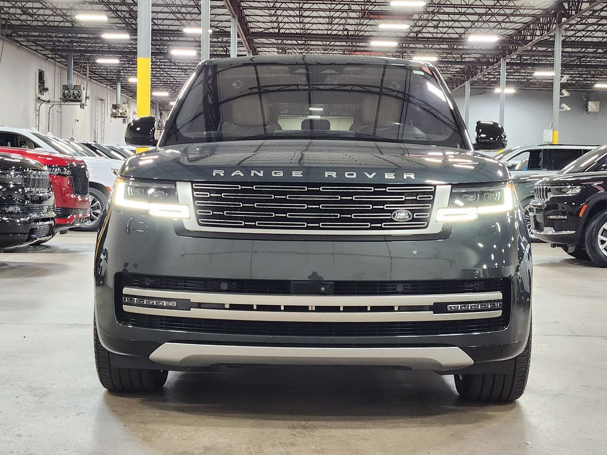Used 2023 Land Rover Range Rover SE AWD/4WD image 2