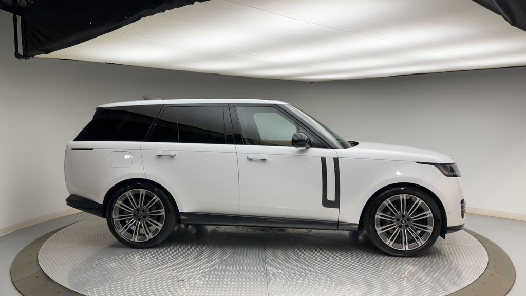 Used 2024 Land Rover Range Rover SE AWD/4WD image 9